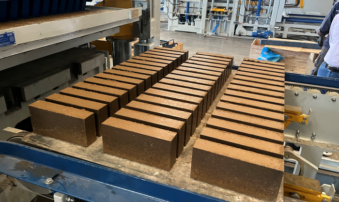 W pełni automatyczna maszyna do produkcji cegieł ZN1500 umożliwia klientowi ze wschodnich Chin wykorzystanie zasobów osadu